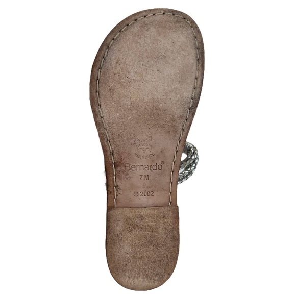 Bernardo Leather Thong Sandals Medieval Silver Metallic O-Ring Size 7 M Medium - Picture 7 of 15